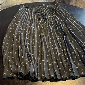 Vince midi black with cream flowers. Pleated skirt. Size 6.